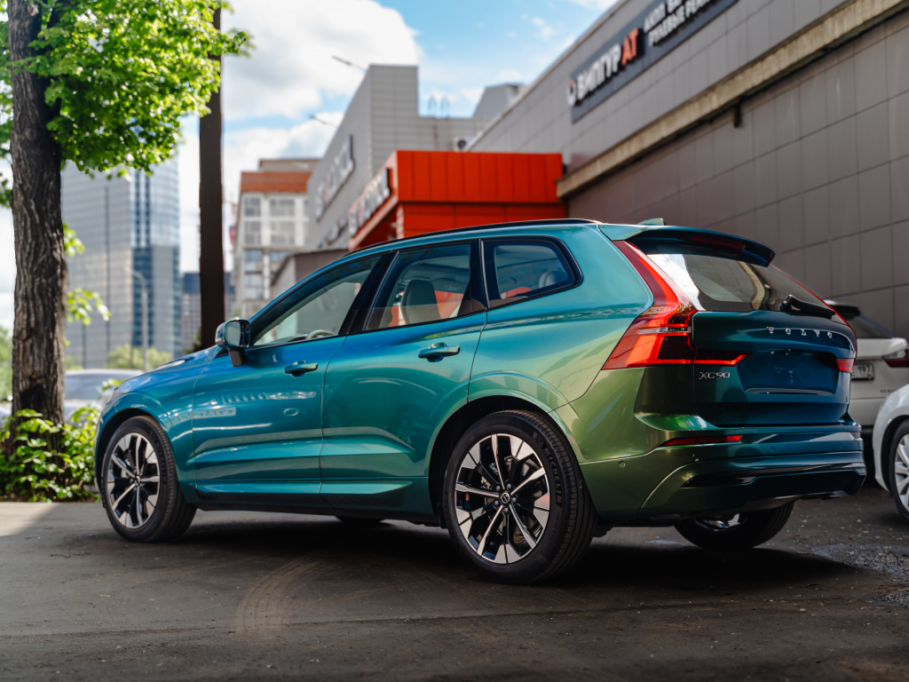 UC8036, IRISTEK PPF Colors Chameleon Jungle Gold Blue — Volvo XC60